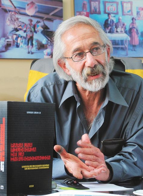 Pedro Susz with book