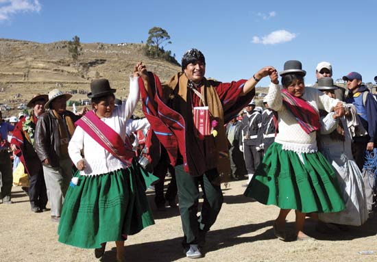 evo dances with aymara women 2006